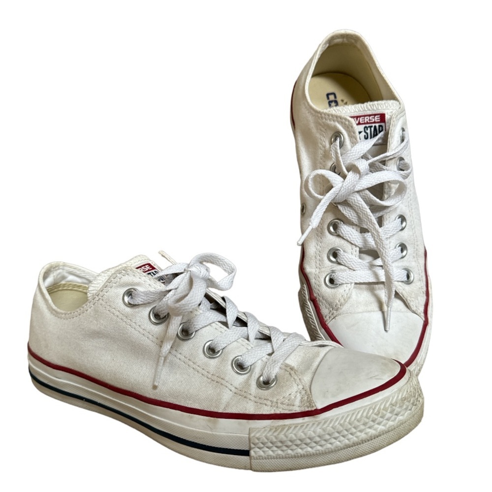 Converse classic chuck Taylor low top white sneakers unisex Men’s 6 Women’s 8